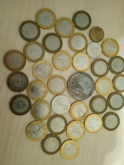 Лот: 18417356. Фото: 1. 34 юбилейные монеты россии и жетон... Россия после 1991 года