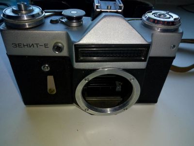 Лот: 13924567. Фото: 1. Фотоаппарат Зенит Е. Плёночные зеркальные