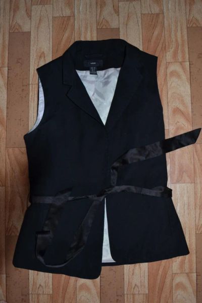 Лот: 5262912. Фото: 1. Жилет H&M размер 40. Пиджаки, жакеты, жилеты