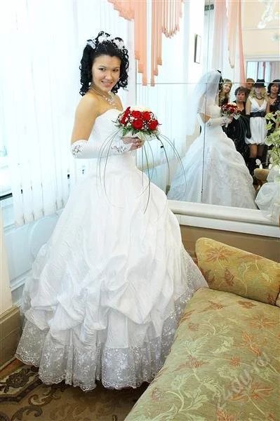 Лот: 893802. Фото: 1. Свадебное платье фирмы Elegance... Другое (свадебная мода)