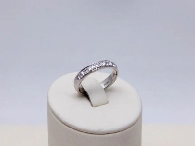 Лот: 12321353. Фото: 1. ЗОЛОТОЕ КОЛЬЦО С БРИЛЛИАНТАМИ... Кольца, перстни