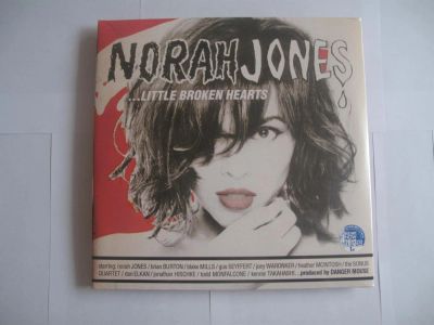 Лот: 3457236. Фото: 1. Norah Jones " Little Broken Hearts... Аудиозаписи