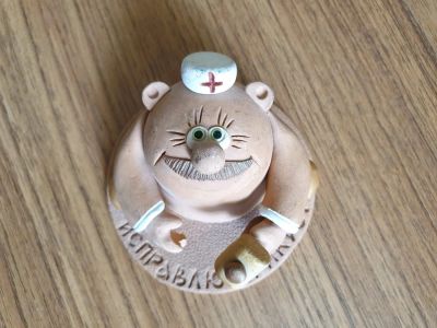 Лот: 13962616. Фото: 1. Статуэтка "Исправлю прикус" или... Фигурки, статуэтки