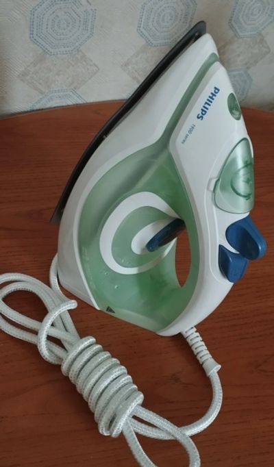 Лот: 25589256. Фото: 1. Утюг Philips GC1930. Утюги, парогенераторы, отпариватели