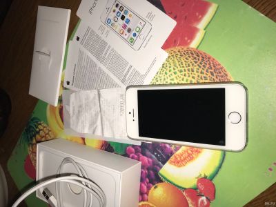 Лот: 13513578. Фото: 1. iPhone 5s 16gb silver. Смартфоны