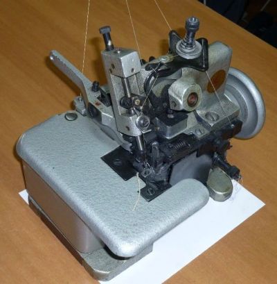 Лот: 13382214. Фото: 1. Оверлок Подольск 51 класс + стойка... Швейная, вязальная