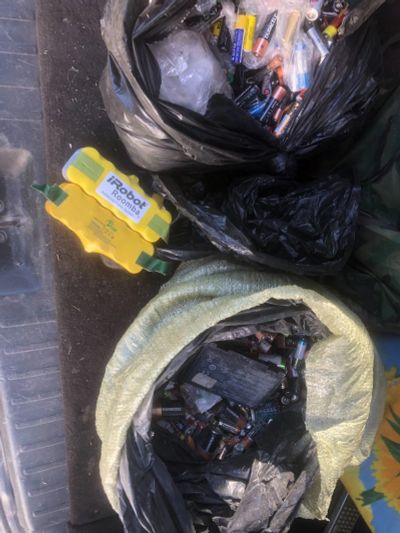 Лот: 18062633. Фото: 1. iRobot roomba 2 батареи б/у плюс... Батарейки, аккумуляторы, элементы питания