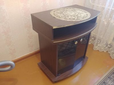 Лот: 13663086. Фото: 1. ТВ тумба на колесиках. Стойки и тумбы для аппаратуры