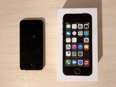 Лот: 13356670. Фото: 1. iPhone 5s Space Graу. Смартфоны