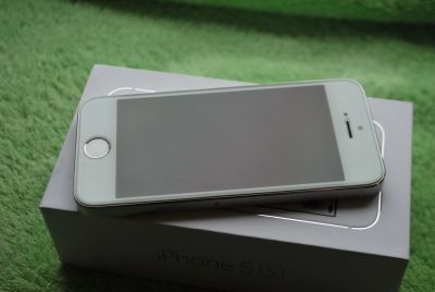 Лот: 11581430. Фото: 1. Apple iPhone 5S 64GB Silver. Смартфоны