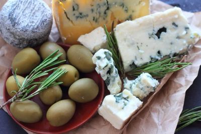Лот: 8404732. Фото: 1. Сыр козий с голубой плесенью типа... Молоко и молочные продукты