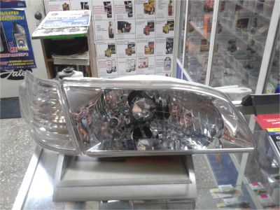 Лот: 6811047. Фото: 1. фара+поворот toyota corolla ae-111... Оптика и освещение