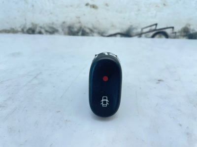 Лот: 25530070. Фото: 1. кнопка центрального замка Renault... Двигатель и элементы двигателя