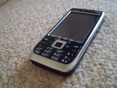 Лот: 2057702. Фото: 1. Nokia E71 (китай), обмен не интересен... Кнопочные мобильные телефоны