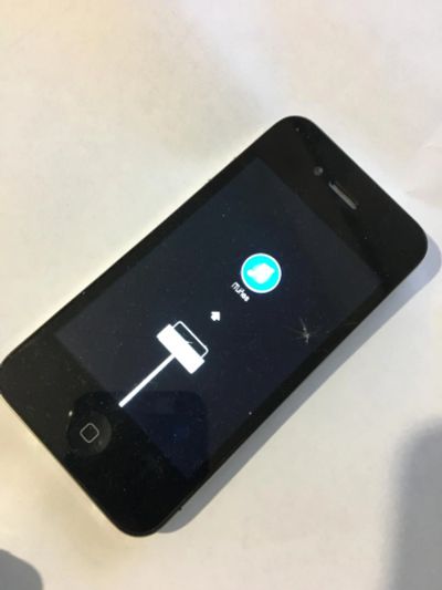 Лот: 8381443. Фото: 1. iphone 4 32gb. Кнопочные мобильные телефоны