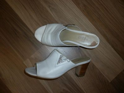 Лот: 3317835. Фото: 1. Кожаные удобные босоножки 35 р-р. Босоножки