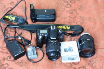 Лот: 10947468. Фото: 1. Nikon D90 kit 18-55 mm + батарейная... Цифровые зеркальные