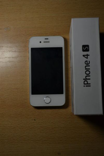 Лот: 8636423. Фото: 1. Iphone 4s white (a1387). Смартфоны