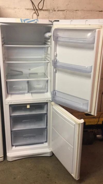 Лот: 9943106. Фото: 1. Холодильник indesit индезит. Холодильники, морозильные камеры