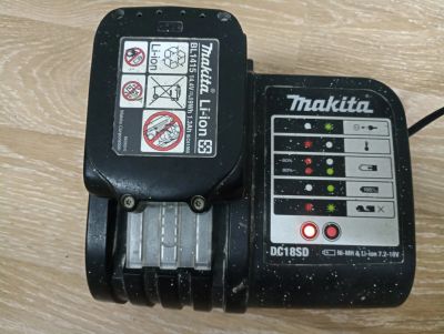 Лот: 14555494. Фото: 1. Зу Makita DC18SD + аккумулятор... Расходные материалы, сменные насадки