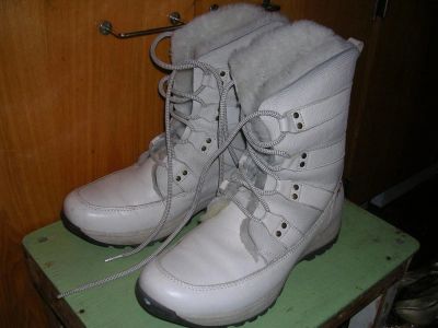 Лот: 8086161. Фото: 1. Зимние теплые женские сапоги-ботинки... Ботинки, полуботинки