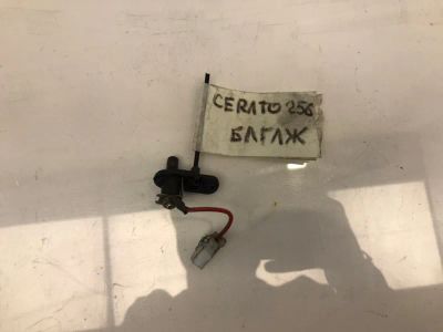 Лот: 21704303. Фото: 1. концевик багажника Kia Cerato... Двигатель и элементы двигателя