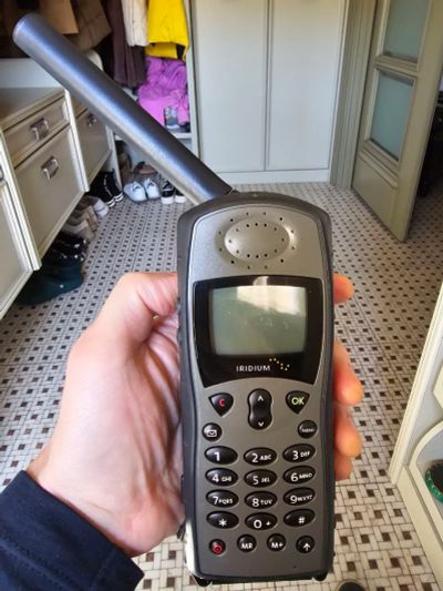 Лот: 22217268. Фото: 1. Спутниковый телефон Motorola 9505... Проводные телефоны