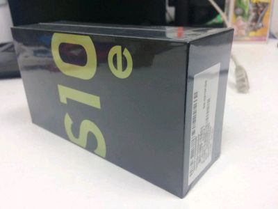 Лот: 13866795. Фото: 1. Samsung Galaxy S10e Все цвета... Смартфоны