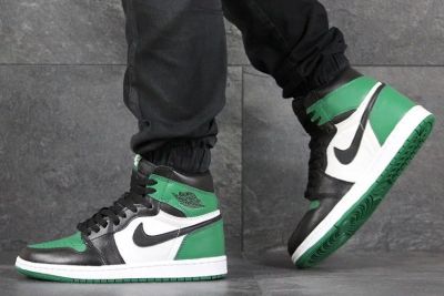 Лот: 15827176. Фото: 1. Nike Air Jordan 1. Кеды, кроссовки, слипоны