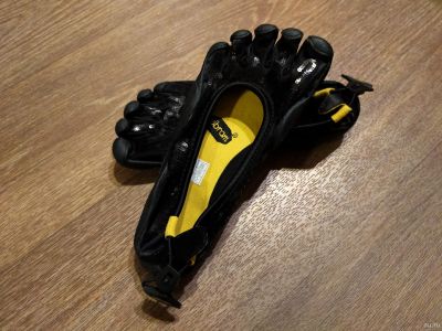 Лот: 16775831. Фото: 1. Мокасины Vibram FiveFingers. Мокасины