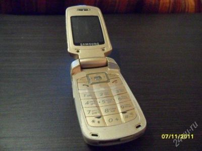 Лот: 1321535. Фото: 1. Samsung SGH-E380 Champagne Gold. Кнопочные мобильные телефоны