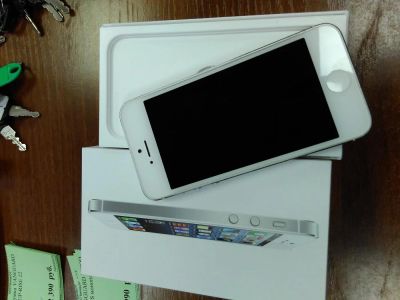 Лот: 5669086. Фото: 1. Смартфон iPhone 5 16 Gb White. Смартфоны