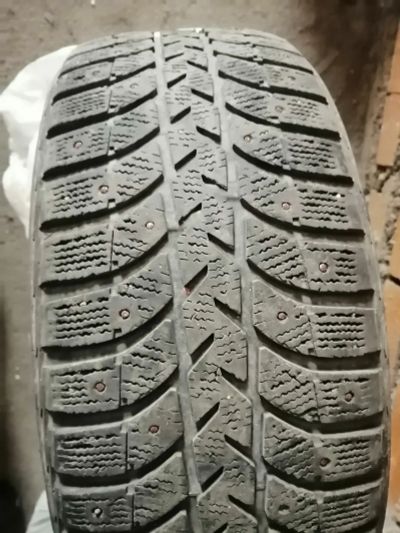 Лот: 17139635. Фото: 1. Зимняя резина r16 bridgestone. Шины