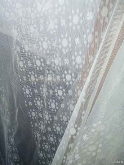 Лот: 13607127. Фото: 1. Тюль белая две штуки(одна разрезана... Шторы, тюль