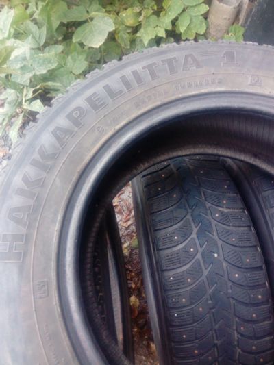 Лот: 12262733. Фото: 1. Nokian + Bridgestone. Шины