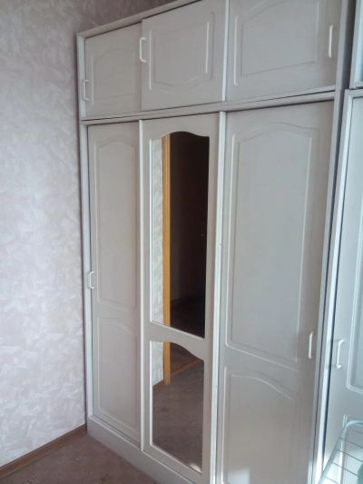 Лот: 5280926. Фото: 1. Платяной шкаф с зеркалом. Шкафы, шкафы-купе