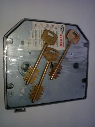 Лот: 6520902. Фото: 1. Замок дверной Эльбор с 3 мя ключами. Замки