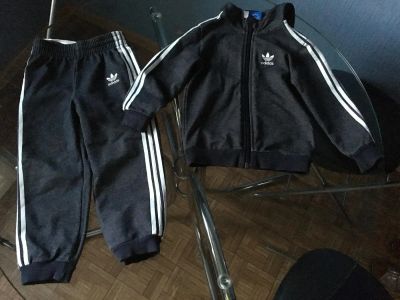 Лот: 9370542. Фото: 1. Костюм спортивный Adidas на мальчика... Спортивная одежда
