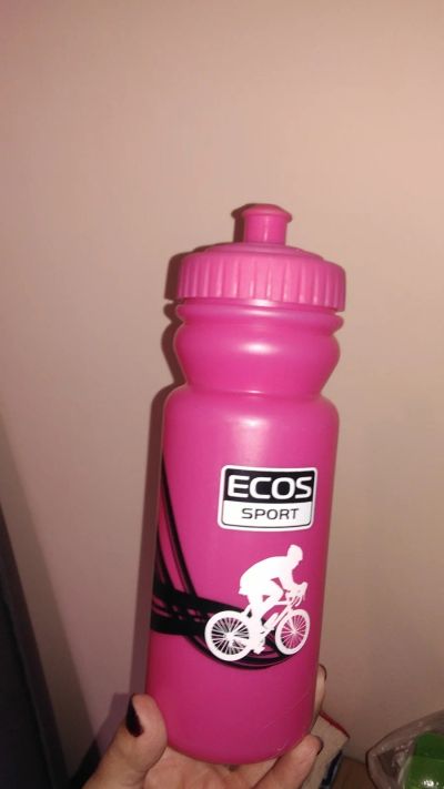 Лот: 18967823. Фото: 1. Бутылка пластик розовая для велопрогулок... Посуда для туристических походов, пикников