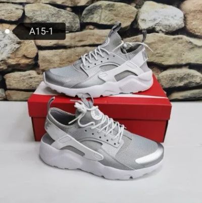 Лот: 20013630. Фото: 1. Кроссовки nike huarache ultra... Кеды, кроссовки, слипоны