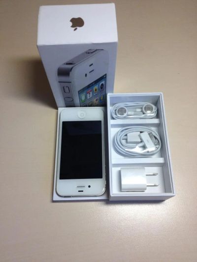 Лот: 4636771. Фото: 1. Продам Apple iPhone 4S 16 GB White. Смартфоны
