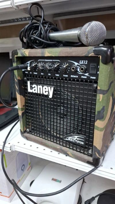 Лот: 25641773. Фото: 1. Комбоусилитель Laney LX12 (Г5455... Гитарные эффекты и комбоусилители