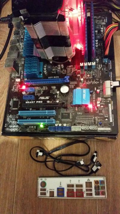 Лот: 7493708. Фото: 1. Шестиядерный FX-6350 + Asus M5A97... Процессоры