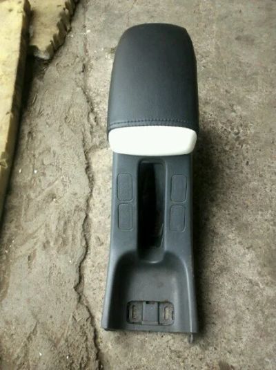 Лот: 11757664. Фото: 1. Подлокотник honda domani. Кузов