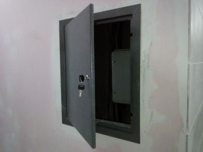 Лот: 6909110. Фото: 1. Лючок металлический. Другое (смартфоны, связь, навигация)
