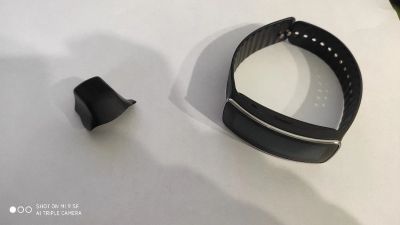 Лот: 16150838. Фото: 1. Фитнес браслет Samsung Gear Fit... Смарт-часы, фитнес-браслеты, аксессуары