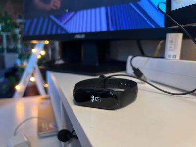 Лот: 22174988. Фото: 1. Фитнес браслет Mi Smart Band 4. Смарт-часы, фитнес-браслеты, аксессуары