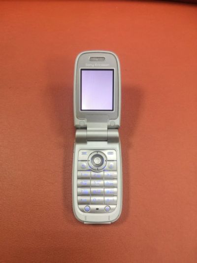 Лот: 21389648. Фото: 1. Sony Ericsson Z520i BST-37 неисправен... Кнопочные мобильные телефоны