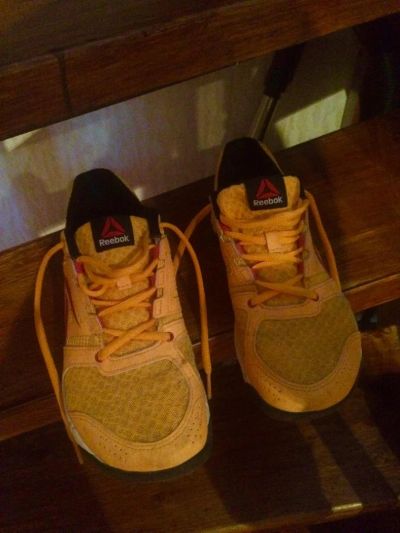 Лот: 7619833. Фото: 1. Кроссовки желтые Reebok. Кеды, кроссовки, слипоны