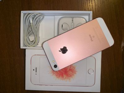 Лот: 14761645. Фото: 1. IPhone SE. Смартфоны